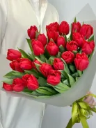 25 красных тюльпанов 