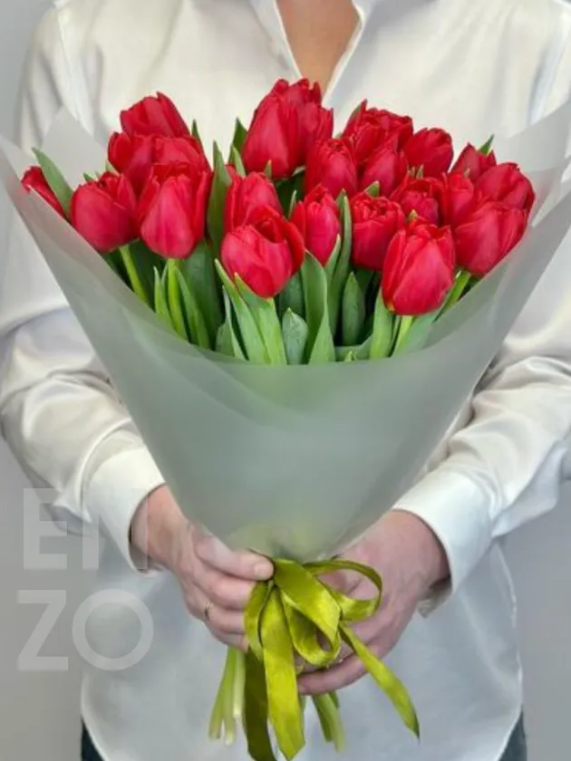 25 красных тюльпанов 