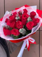 Букет роз с эвкалиптом