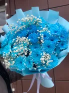 Пышный букет хризантем и гипсафил