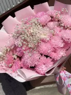 Букет розовых хризантем и гипсафил