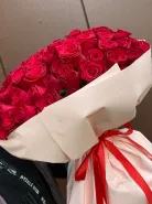 101 красная роза «Кармен»
