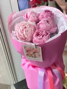 Моно букет из 5 пионов