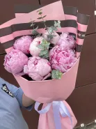 Букет розовых пионов