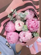 Букет розовых пионов