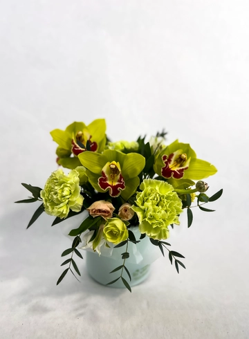 Цветы в коробке «Романс» от интернет-магазина цветов в 